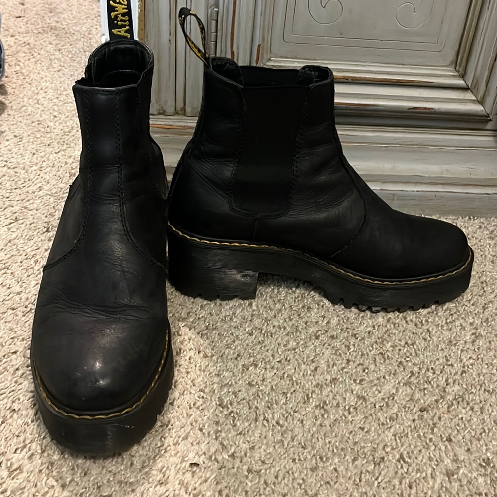 Doc Marten platform Chelsea boot size 10